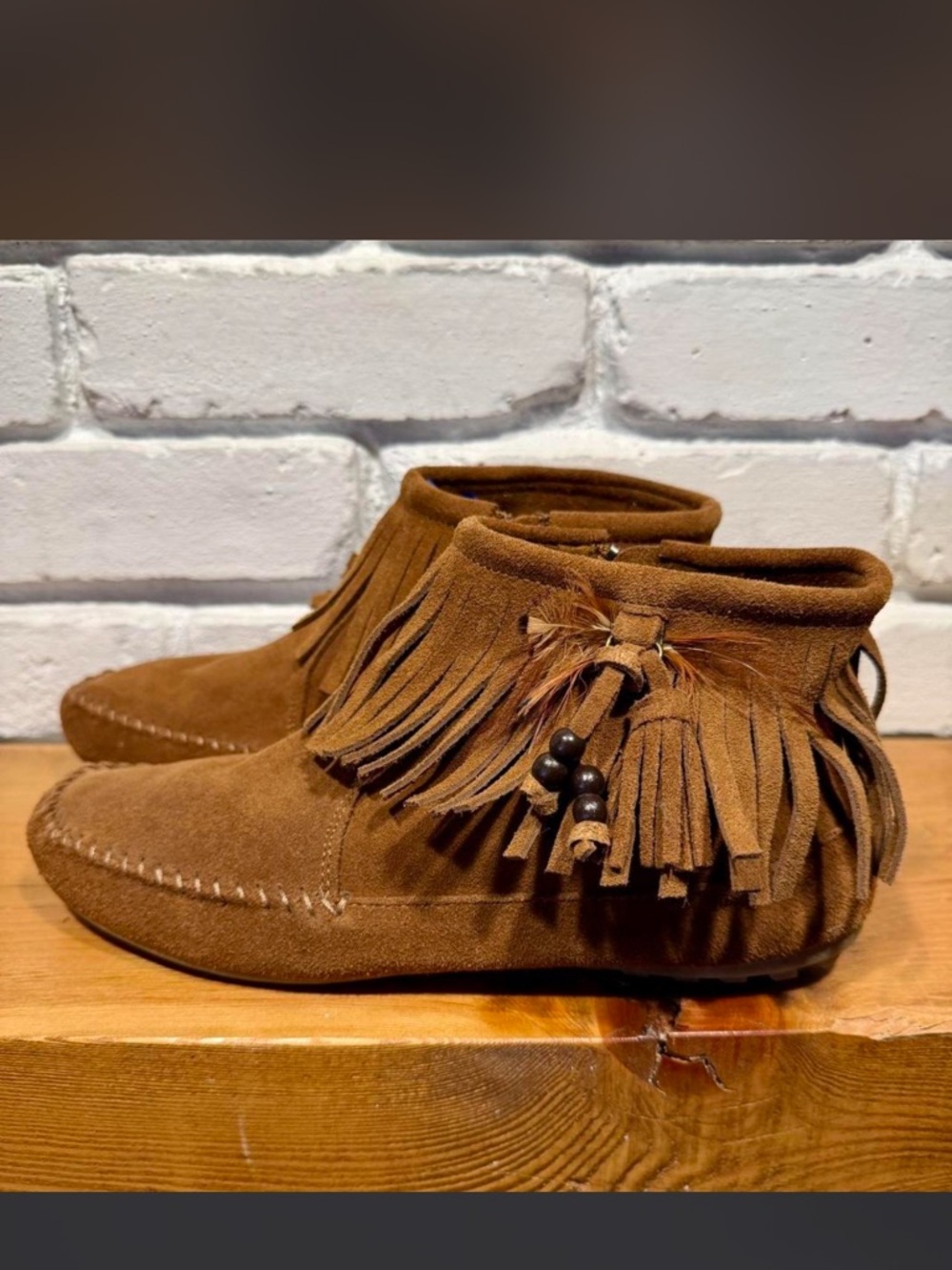 Minnetonka moccasins short ANKLE booties light brown suede MODEL off duty - Picture 3 of 6